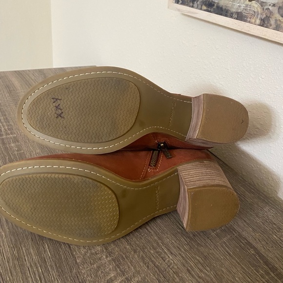 Sherry never worn boots - Picture 3 of 5